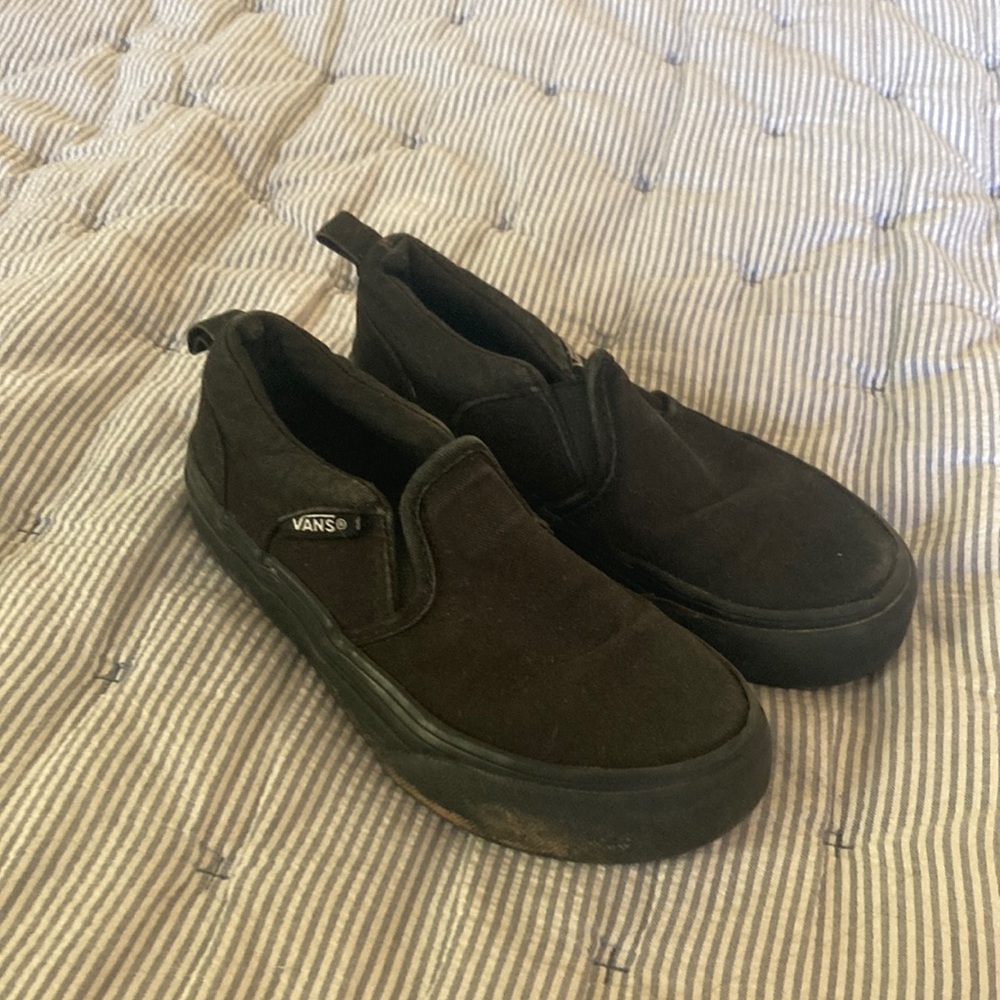 BLACK SLIP ON VANS SIZE CHILDS 11